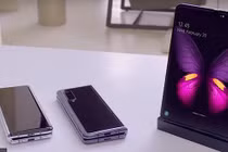 iPhone đã bị Samung Galaxy Fold bỏ xa ít nhất 2 năm
