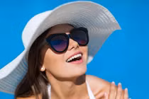 Bí quyết chọn kính râm cho nàng mặt nhỏ thêm xinh