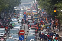 Hà Nội cấm xe máy: Ai cho tôi làm người đi bộ?