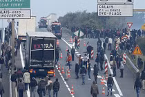 Người di cư làm loạn ở đường hầm nối Anh-Pháp