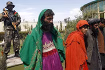 Hàng loạt phiến quân IS giả gái trốn sang Iraq