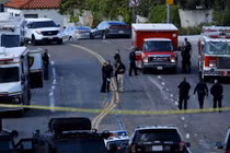 5 giờ đấu súng, thương thảo giữa kẻ tấn công với cảnh sát