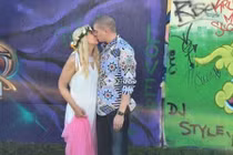 Gửi nhầm, gái hai chồng “vớ” được trai trẻ kém 30 tuổi