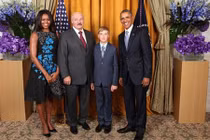 Bé trai 11 tuổi "có duyên" gặp các lãnh đạo thế giới