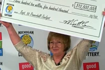 Nữ công nhân Mỹ trúng số độc đắc 310,5 triệu USD