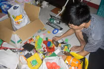 Chất cực độc cho trẻ từ “rác” đồ chơi