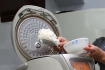 Nồi cơm điện tử nấu ngon hơn nồi thường?