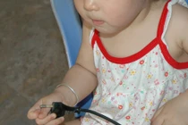 Hiểm họa từ ổ cắm điện với những nhà có trẻ nhỏ