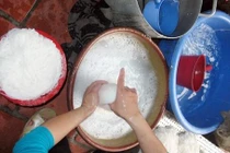 Ngăn chặn hóa chất độc trong bún: được hay không?
