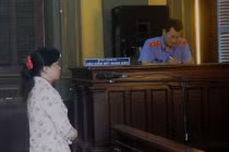 Xin tòa cho tôi sớm về với con