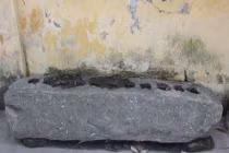 Sự thực gốc tích hòn đá trấn yểm đình Vạn Phúc