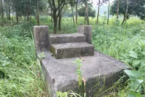 Bệ đá chặt đầu ở “nhà tù ma” Tiên Yên