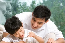 Dạy trẻ hiểu giá trị đồng tiền 