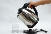 Nước mưa “bẩn” có ảnh hưởng thiết bị điện?