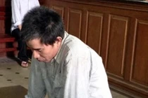 Cha dượng thú tính... hiếp dâm con riêng của vợ