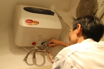 Tự sục bình nóng lạnh 