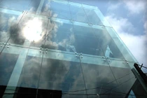 Kính cường lực chung cư HAGL phát nổ, chuyên gia nói gì?