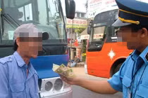 Buộc thôi việc thanh tra nhận hối lộ 50.000 đồng?