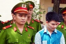 Kẻ ngồi tù, kẻ xanh mộ