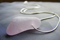 Trang sức thủy tinh biển là gì? 