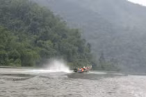 Những “tay đua tử thần” trên dòng sông huyền thoại