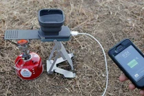 Sạc điện thoại di động nhờ... lửa