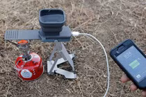 Sạc điện thoại di động nhờ... lửa