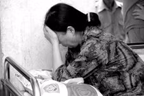 Người già không thay đổi chậm rãi động tác