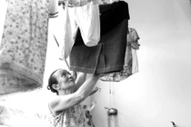 Nguy hại của việc giặt máy không phơi ngay