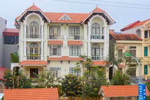 Đẹp nổi bật nhà mái thái 2 tầng lộng gió trên đê Hà Nội