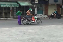 Cà âm phủ và thiệp cưới phong cách tòa tuyên án: Những bức ảnh gây cười nhất tuần