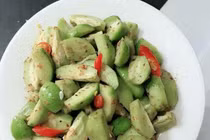 Cơn sốt táo mèo bao tử: Nuốt nước bọt, ăn vặt hết cả tấn