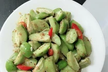 Cơn sốt táo mèo bao tử: Nuốt nước bọt, ăn vặt hết cả tấn