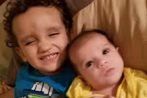 Kết cục bi thảm của hai đứa con nhỏ khi bố qua đời