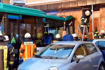 Xe buýt lao với tốc độ cao, gần 50 học sinh thương 