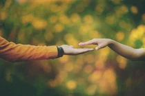 Hạnh phúc buổi xế chiều từ hai nửa không trọn vẹn