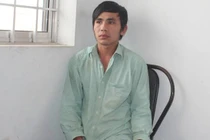 Cặp đôi mang súng tự chế và ớt bột đi trộm chó