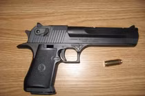 Chiến sĩ công an tử vong bất ngờ khi đang lau súng