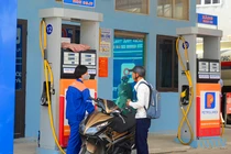 Hình ảnh xăng A95 đắt khách vẫn bị "ép" khai tử