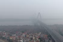 Hà Nội chìm trong sương mù dày đặc, đề phòng bệnh hô hấp