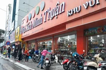 Mùng 8 Tết: Chọn ngày đẹp, hàng quán Hà Nội nhộn nhịp khai xuân