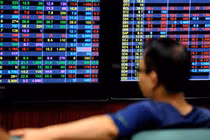 Sàn HOSE bị “sập”, nhà đầu tư có khởi kiện được không?