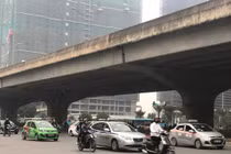 4 năm vẫn loay hoay quản Uber, Grab