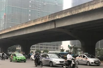 4 năm vẫn loay hoay quản Uber, Grab