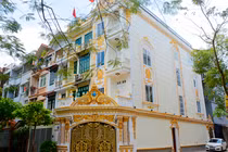 Biệt thự trắng phủ vàng nổi bần bật của đại gia Hà thành