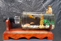 Bể cá mini trang trí nhà độc và đẹp làm từ vỏ chai rượu