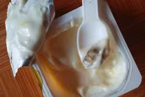 Hoang mang váng sữa Monte vón cục, có từng mảng đen