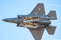 Vì sao so sánh Su-57 Nga với F-35 Mỹ lại bị cho là... khập khiễng? 