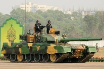 Xe tăng Trung Quốc xuất khẩu lắp động cơ của Ukraine: Khó khăn chồng chất