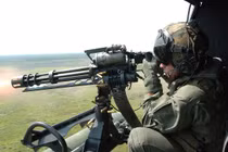 Sức mạnh, tốc độ đáng sợ của dòng súng "cứ mất điện là tịt ngòi" 